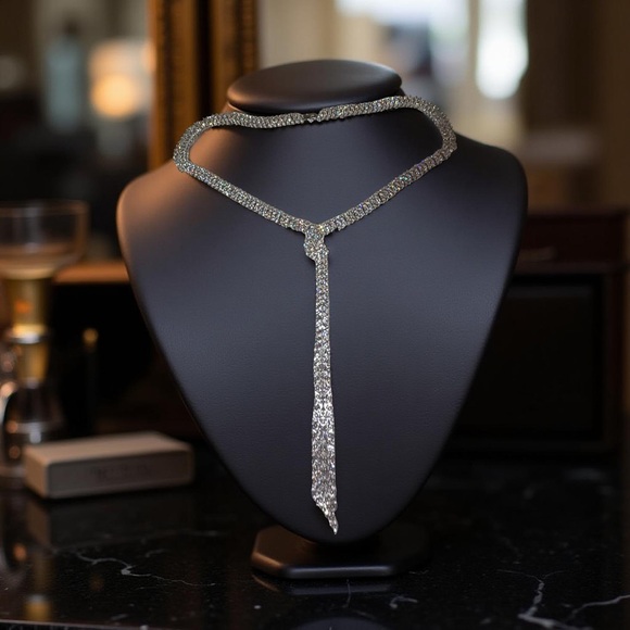 Exquisite Silver Necklace - Picture 5 of 17